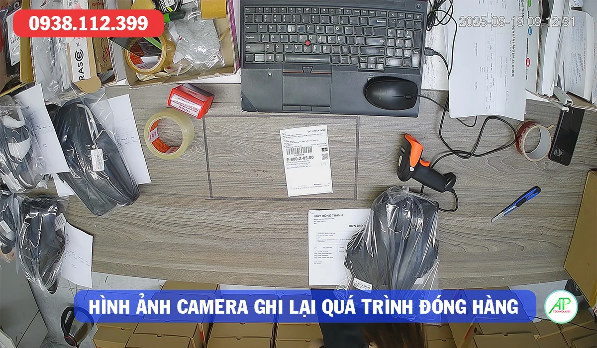 hình ảnh camera ghi lại quá trình đóng hàng