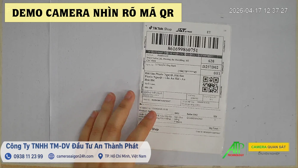 hinh demo cận cảnh camera nhận mã qr